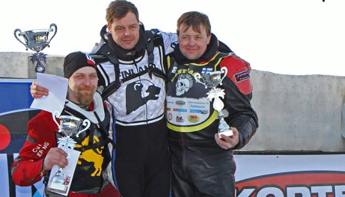 На фото: Матс Ярф и призеры чемпионата Финляндии