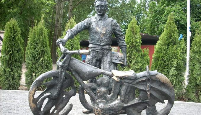 Памятник Альфреду Смочуку в Лешно