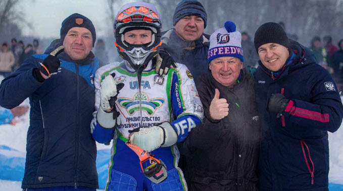 Никита Богданов - чемпион России по мотогонкам на льду 2022 года